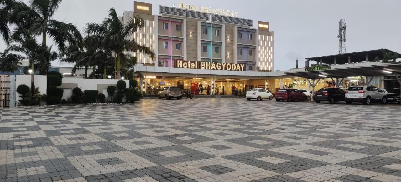 Hotel Bhagyoday Limodara Zewnętrze zdjęcie